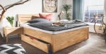 Massivholzbett mit Schubladen