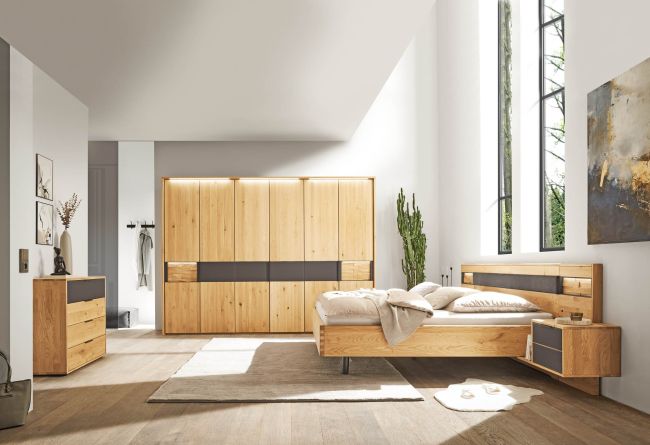 Modernes Massivholzbett